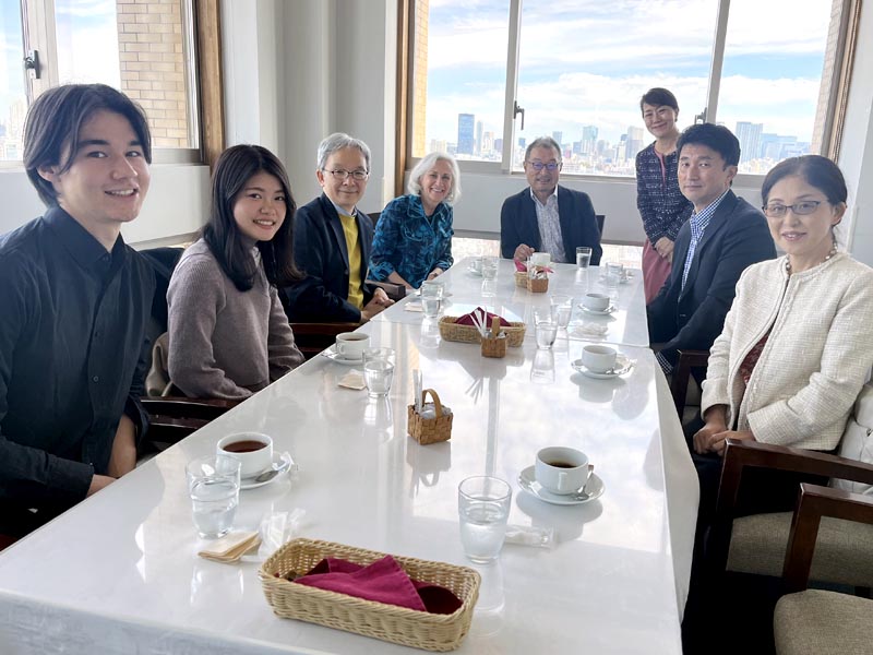 Cherrey enjoying lunch and conversation with a smaller delegation from Waseda.